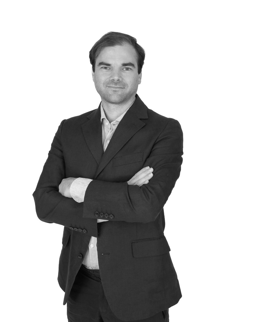 Guillaume Antier, assis, veste à carreaux