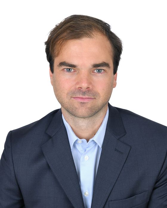 Guillaume Antier — portrait en buste, fond blanc